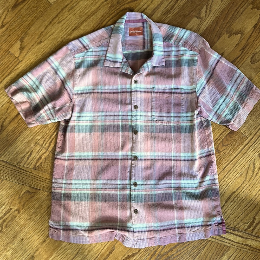Men’s short-sleeve microfiber shirt.